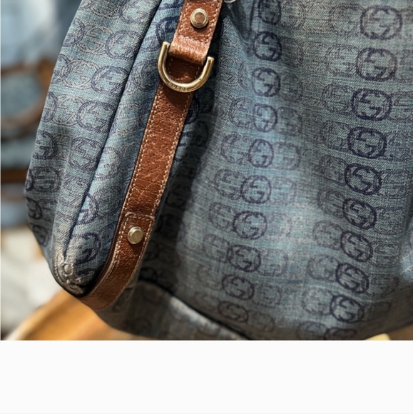 Gucci blue denim monogram tote with snap closure - Picture 2 of 6